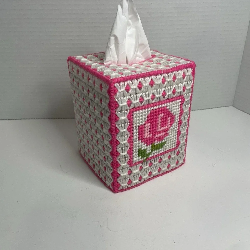 Handmade Needlepoint Plastic Canvas Pink/Green/White Yarn Tissue Box Granny Core